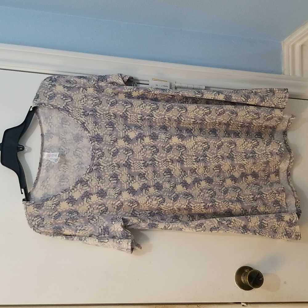 Lularoe T shirt NWT